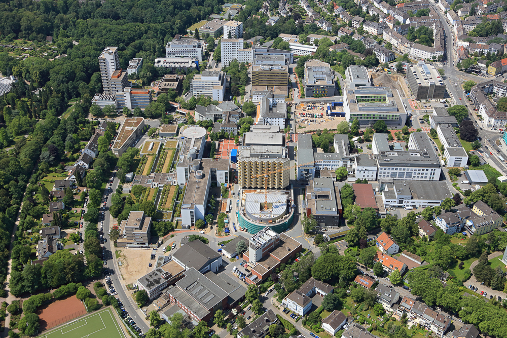 Luftaufnahme des Campus des Universitätsklinikums Essen mit Gebäuden der Apotheke des Universitätsklinikums Essen