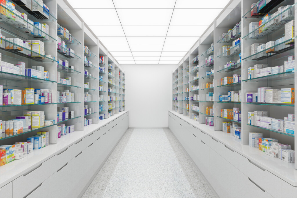 Modernes Arzneimittellager der Apotheke des Universitätsklinikums Essen mit systematisch angeordneten Medikamenten